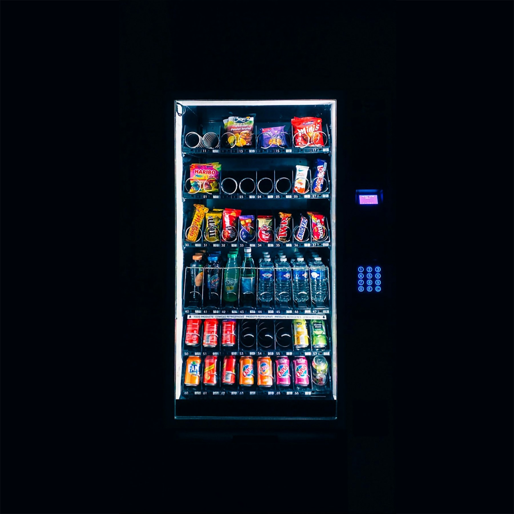 Distributeur automatique de boissons et de snacks